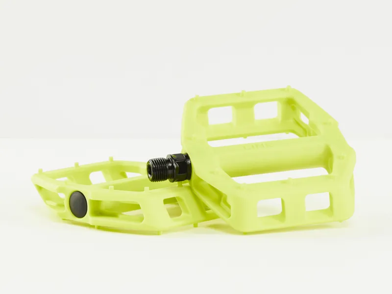 Bontrager Line Comp Flat Pedals - 9/16 - Volt 8 Bontrager Line Comp Flat Pedals - 9/16 - Volt - Image 8